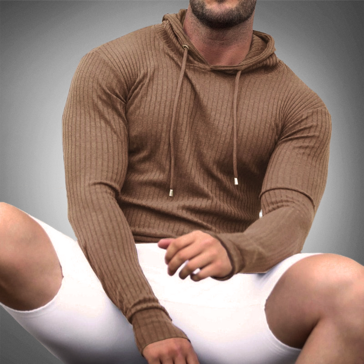 Stilvoller Herren Hoodie Pullover, schmal geschnitten, mit Kapuze. Perfekt für den Lagenlook und Herrenmode.