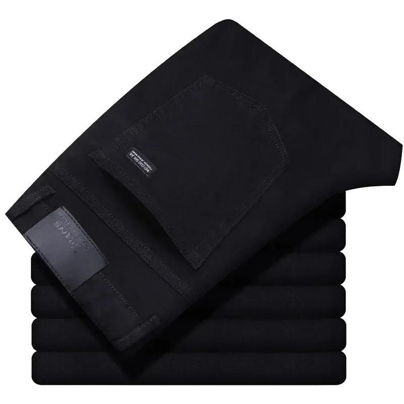 Herren-Jeans mit geradem Bein, mittlere Bundhöhe, ideal für stilvolle Alltags- und Business Casual Looks.