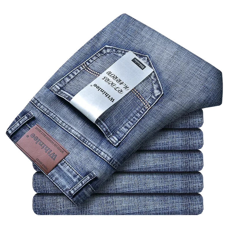 Frontansicht der Herren-Jeans mit geradem Bein, klassisch, bequem und vielseitig für Männer.