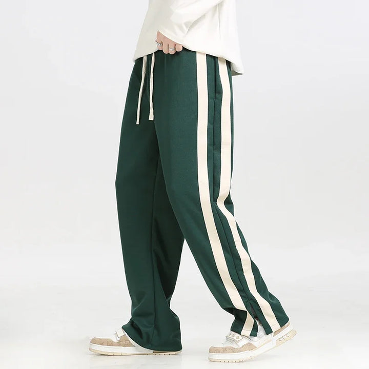 Bequeme Herren Jogger mit verstellbarem Kordelzugbund & stylischen Kontraststreifen. Ideal für Sport & Freizeit.