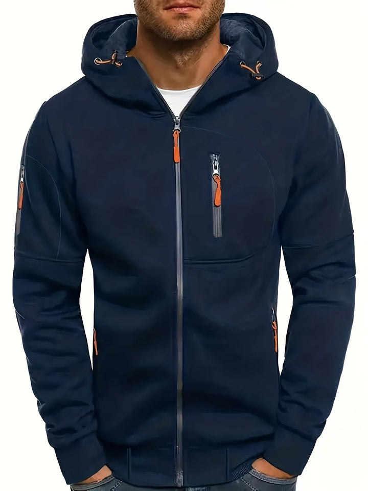 Nahaufnahme Reißverschluss und Kapuze einer robusten Herren Herbstjacke, wetterfest und funktional.