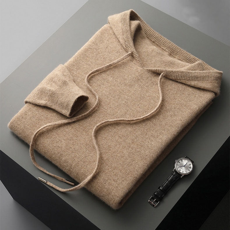 Weicher hellgrauer Herren Kapuzenpullover, atmungsaktiv & bequem, perfekt für Freizeit & Entspannung.