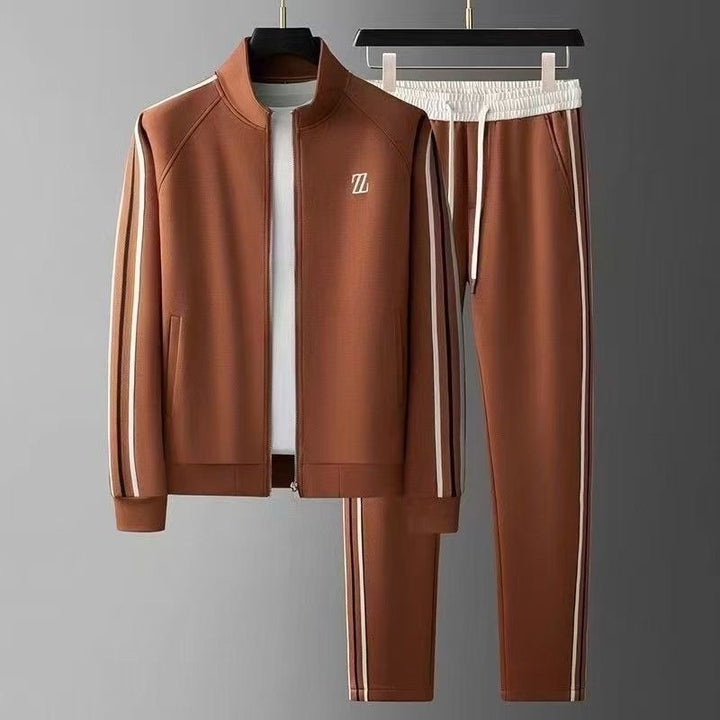 Männer Zweiteiler Trainingsanzug Set: bequeme Jacke und Hose. Perfekt als Sportbekleidung oder Freizeitmode.