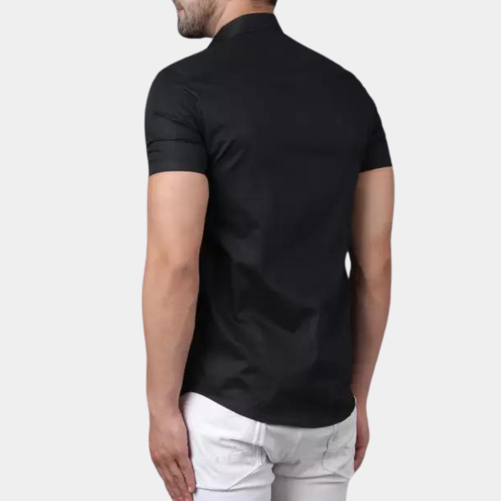 Schwarzes Herren Kurzarm Freizeithemd, casual & stilvoll. Perfekt für Sommer & Alltag, bequeme Männermode.