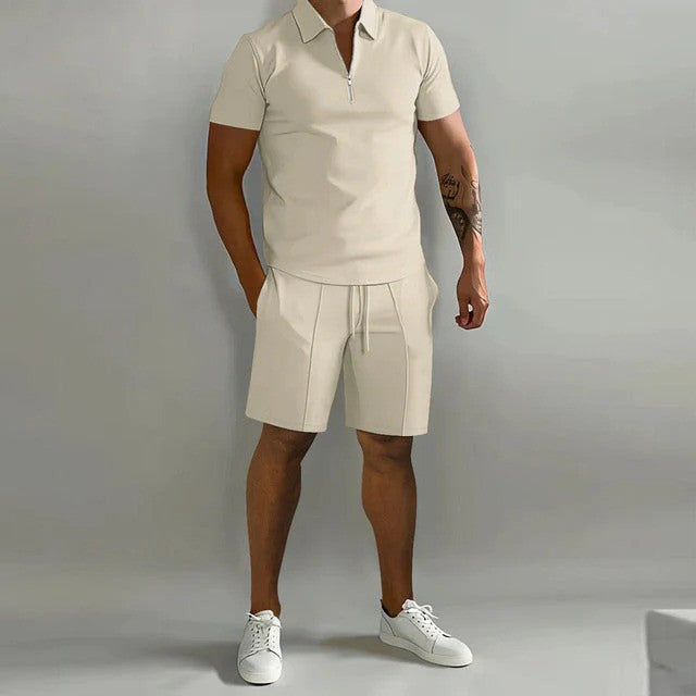 Hochwertiges Herren Poloshirt & kurze Hose Set. Bequemer Sommer-Zweiteiler für lässige Freizeitkleidung.