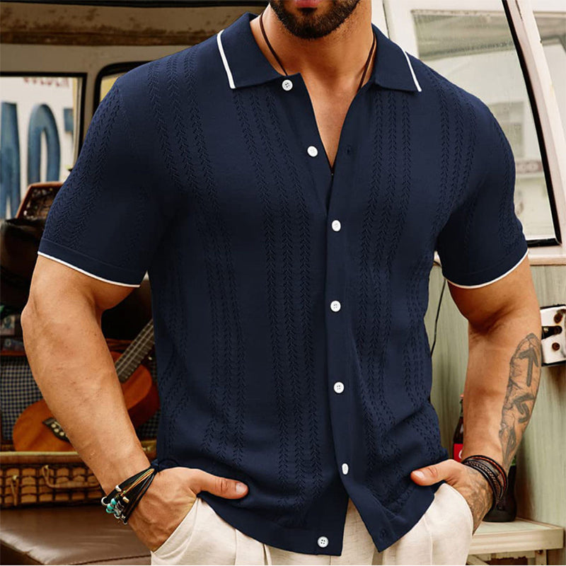 Gestreiftes Herren Langarm Polo-Shirt mit Knopfleiste, ideal für entspannte Casual- und Smart-Casual-Outfits.