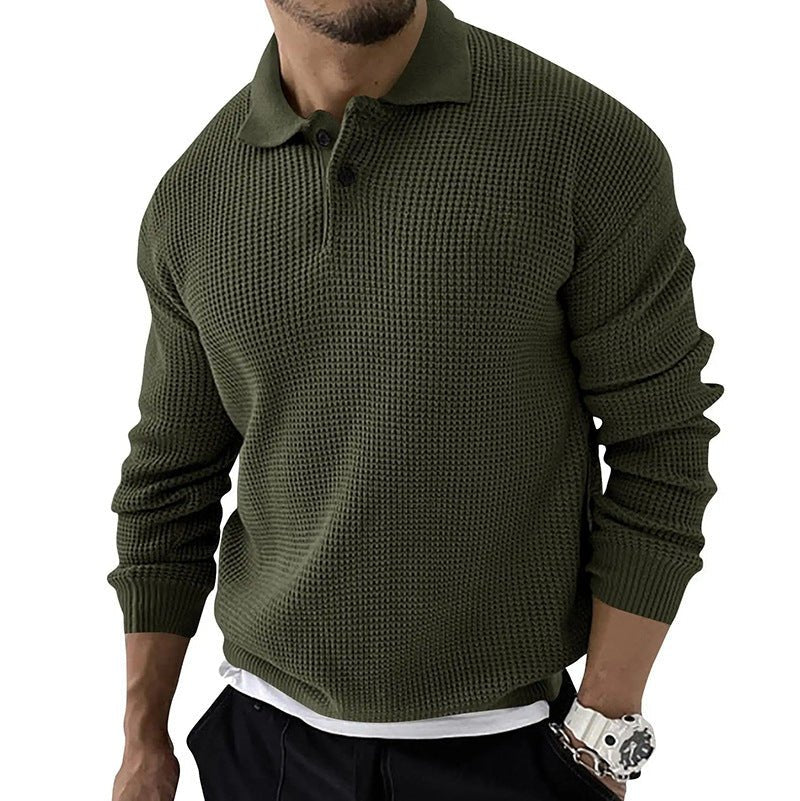 Detailansicht: Kragen und Knopfleiste des eleganten Herren Langarm-Polohemds, ideal für Smart-Casual Outfits.