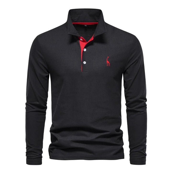 Detailaufnahme des eleganten Herren-Langarm-Poloshirts mit Knopfleiste. Klassische, bequeme Herrenmode.