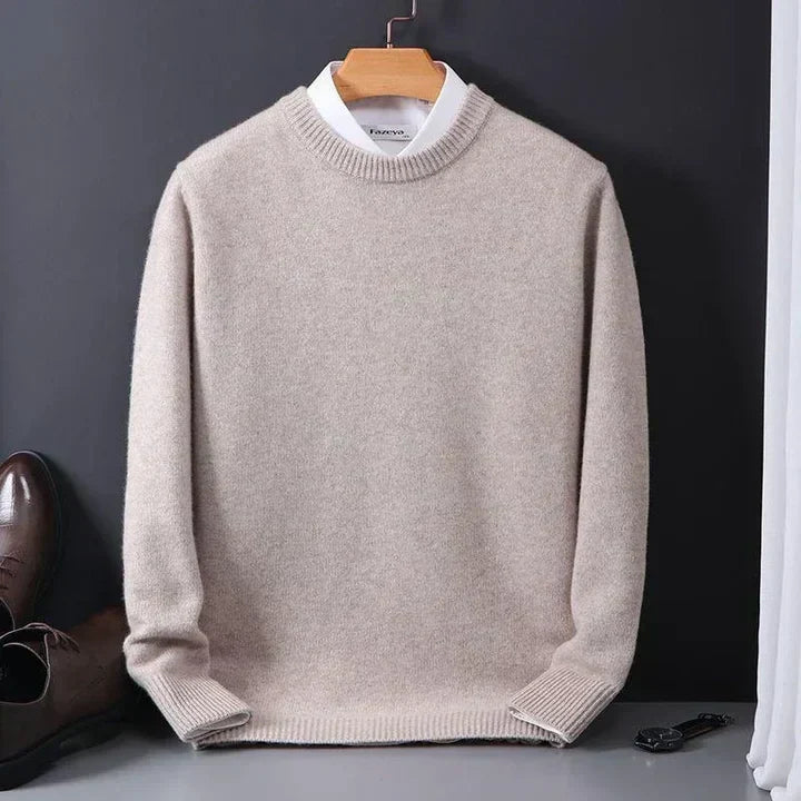 Herren Langarm-Pullover aus weicher Baumwolle in Grau mit klassischem Rundhals. Ideal für Herbst & Winter.
