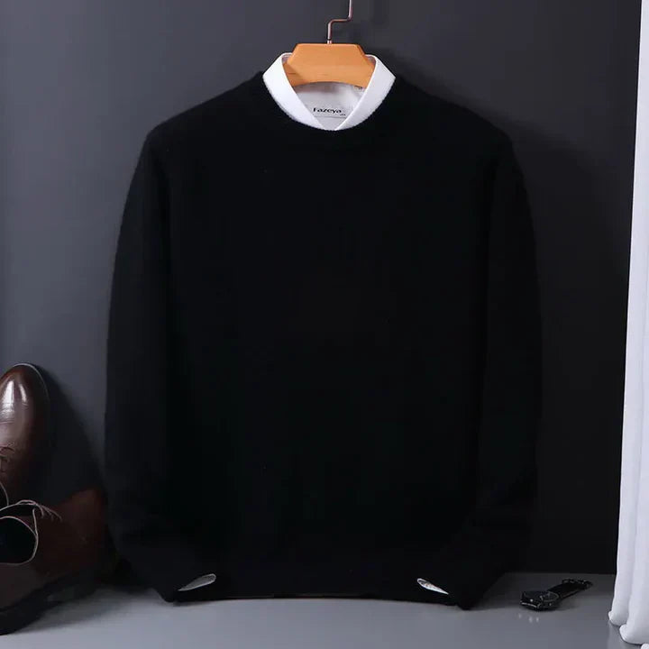 Stilvoller Herren Langarm-Pullover mit V-Ausschnitt in Schwarz. Ein elegantes Oberteil für jede Garderobe.