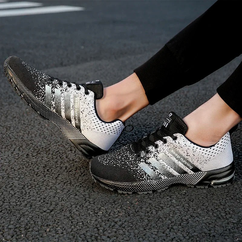 Herren Laufschuhe in Aktion: Unterstützen dynamische Bewegungen & bieten maximalen Komfort beim Laufen.
