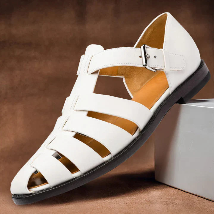 "Herren Ledersandalen mit verstellbaren Riemen, offenes Design, braunes Leder, für Komfort und stilvolles Auftreten."