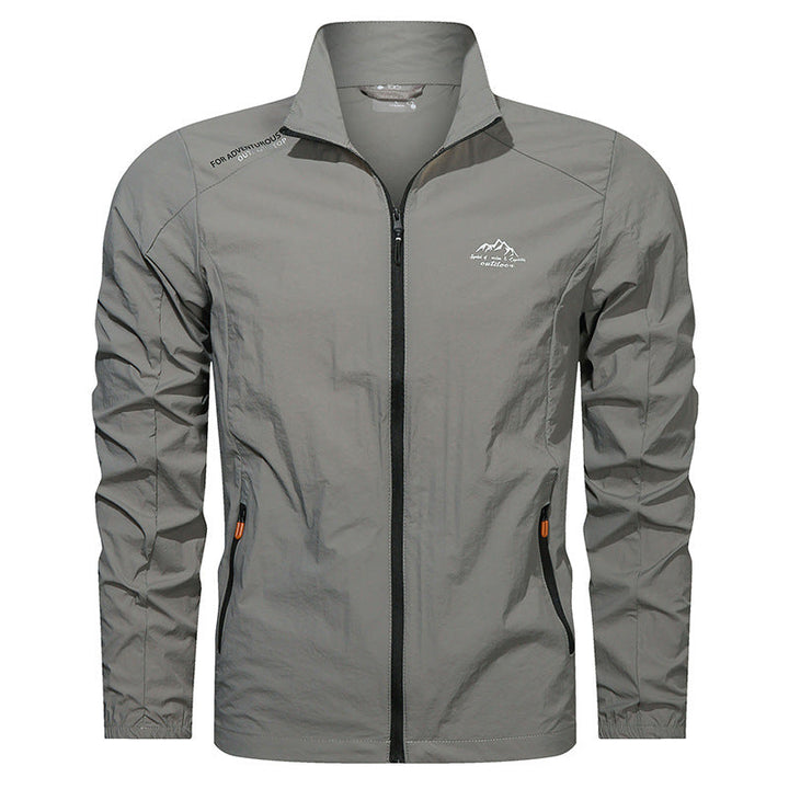 Leichte Herren Trainingsjacke mit UV-Schutz und Schnelltrocknungsfunktion, perfekt als Freizeitjacke im Herbst.