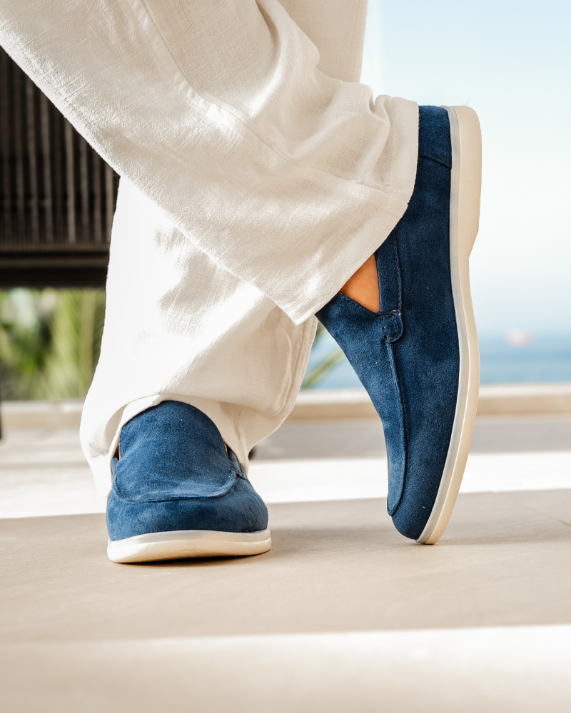 Herren Loafer in Marineblau; komfortable Slip-On Schuhe, ideal für smarte Casual-Outfits.