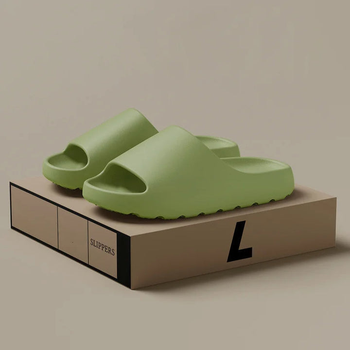 Moderne Herren Slides in schlichtem Design, komfortabel und leicht, ideal als Freizeitschuh.