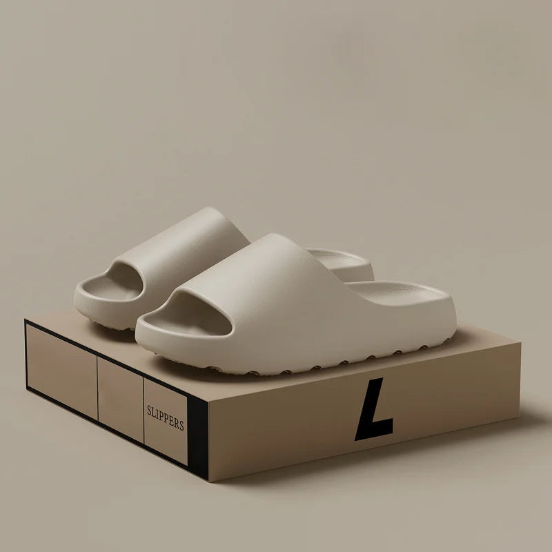 Stylische Herrenschuhe: Minimalistische, bequeme Slide Pantoletten für den Frühling & entspannten Alltag.