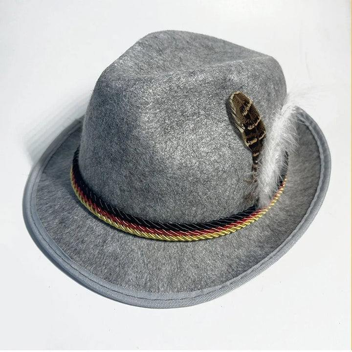 Klassischer bayerischer Herren Fedora Hut mit Feder, traditionelles Oktoberfest-Accessoire für ein gelungenes Kostüm.