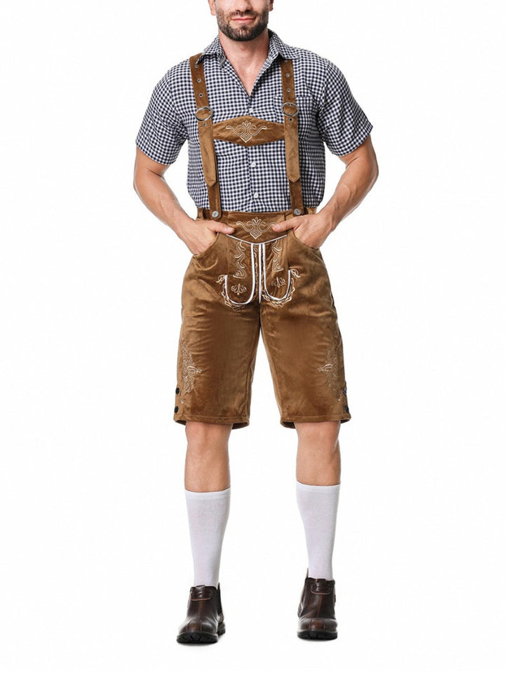 Traditionelle Herrenkleidung: Lederhosen mit Hosenträgern und kariertem Trachtenhemd. Oktoberfest bereit.