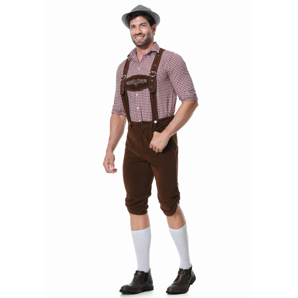 Detailaufnahme des Herren Trachten-Dreiteilers: Stickereien auf Lederhose, Hemd-Details & Krawatte.