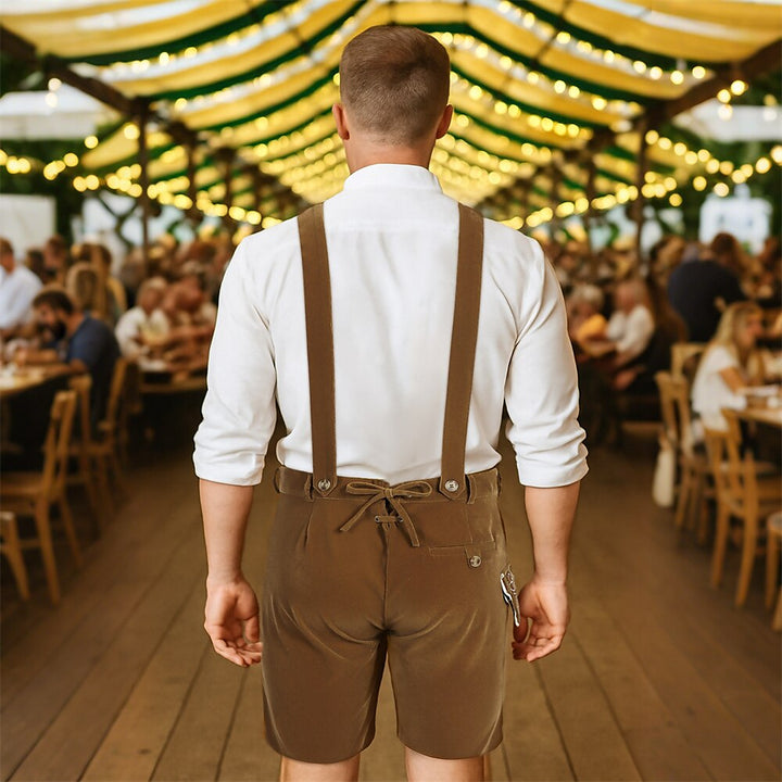Authentische braune Herren Trachtenhosen aus hochwertigem Stoff mit traditioneller Stickerei für Oktoberfest Festmode.