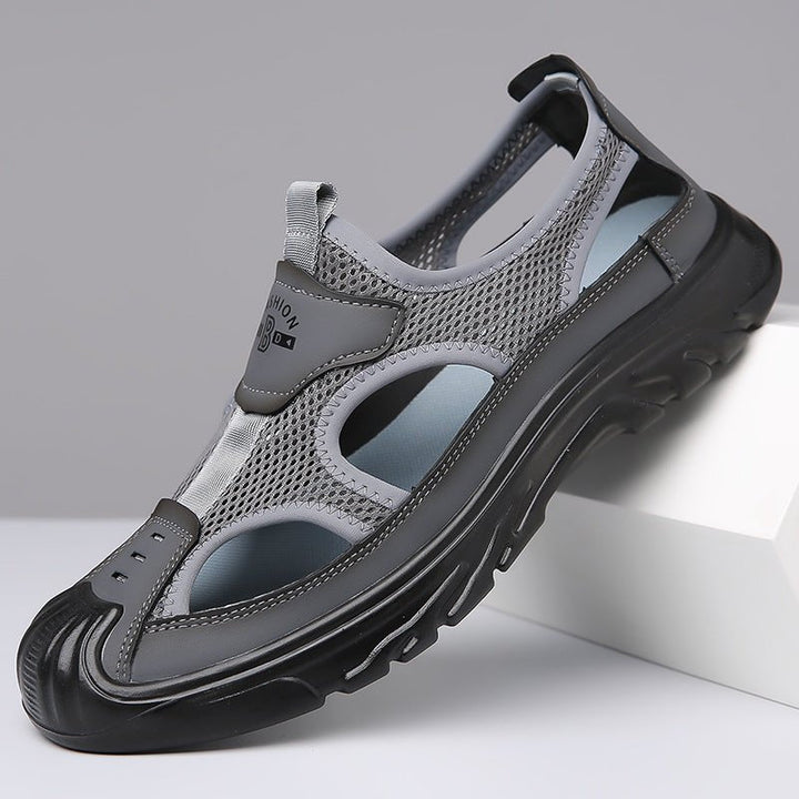 Nahaufnahme der orthopädischen Sohle für Herren-Sandalen. Bietet Komfort, Dämpfung und sicheren Halt im Sommer.