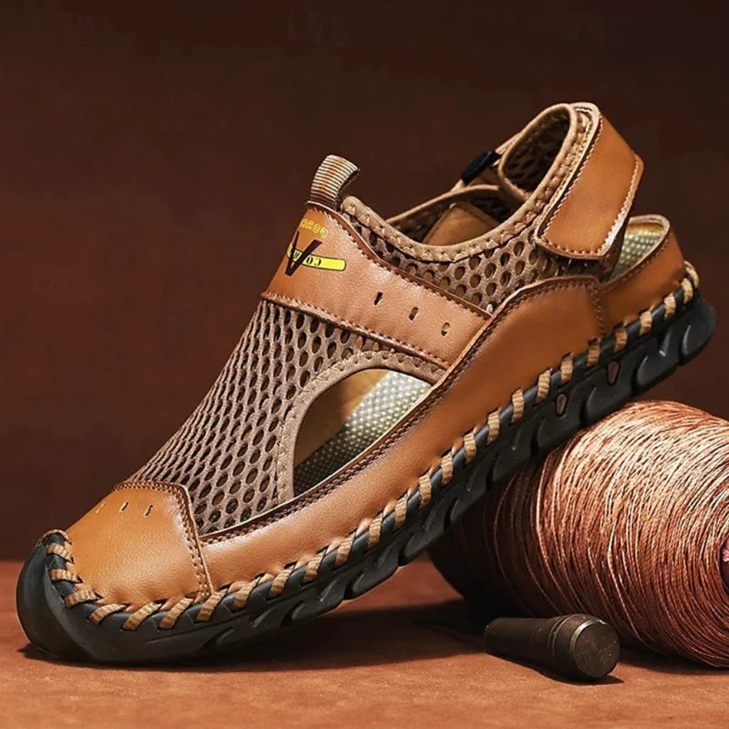 Herren Outdoor Sandalen Friedrich in Grau/Schwarz, atmungsaktiv & bequem, ideal für Frühling & Sommer, mit griffiger Sohle.