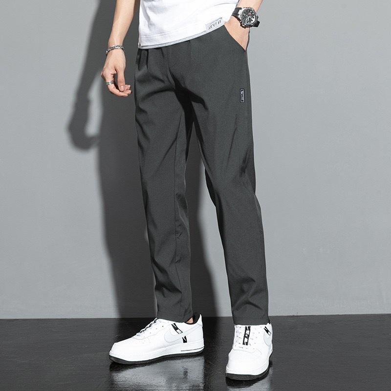 Atmungsaktive Herren Wanderhose mit elastischem Bund & praktischen Taschen. Schnelltrocknende Trekkinghose für Komfort.