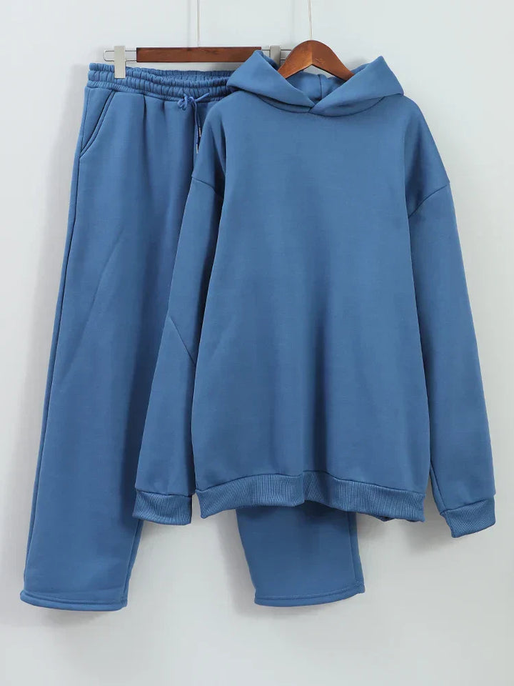 Entspannter Herren Sweatsuit, perfekt für Herbsttage und gemütliche Abende zu Hause.
