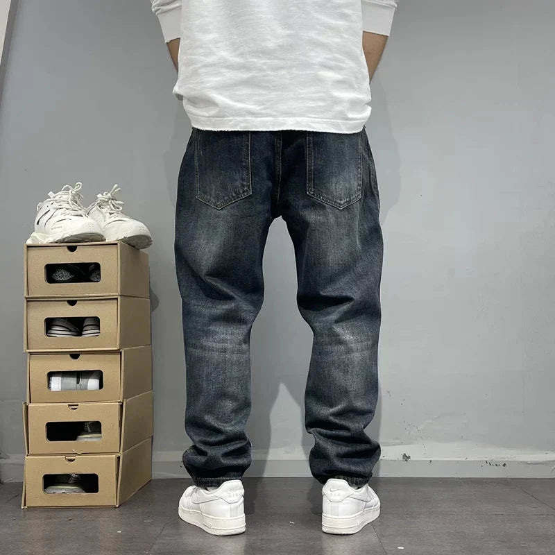 Coole Herren Patchwork Jeans mit funktionellen Cargo-Taschen. Vielseitige Freizeit und Streetwear Hose für Männer.