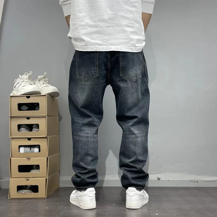 Coole Herren Patchwork Jeans mit funktionellen Cargo-Taschen. Vielseitige Freizeit und Streetwear Hose für Männer.