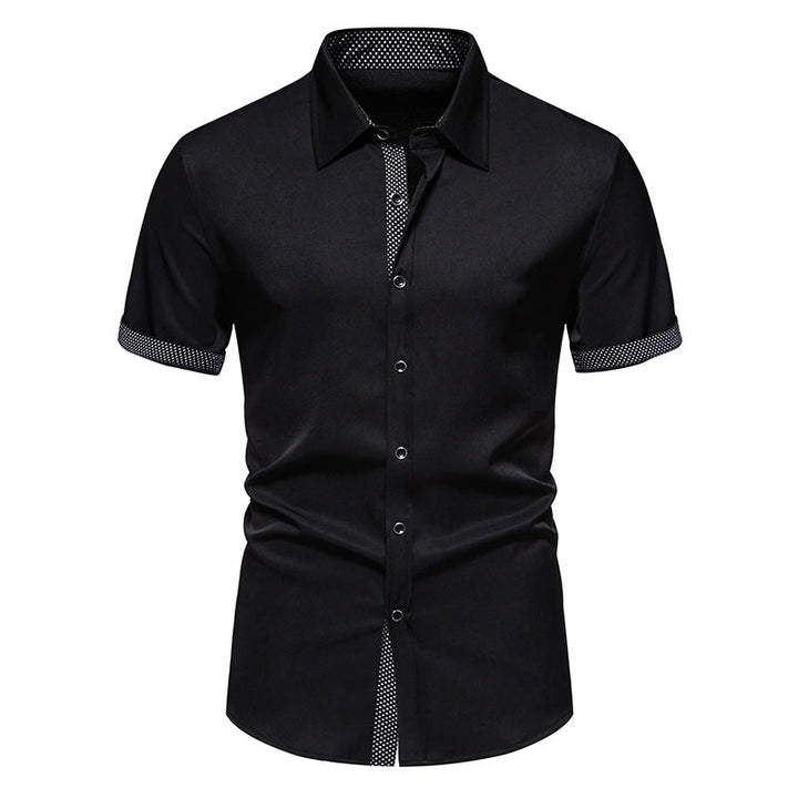 Herren Polka-Dot Kurzarmhemd in Weiß-Schwarz mit Kentkragen; elegantes Freizeithemd, leicht & atmungsaktiv für den Sommer.