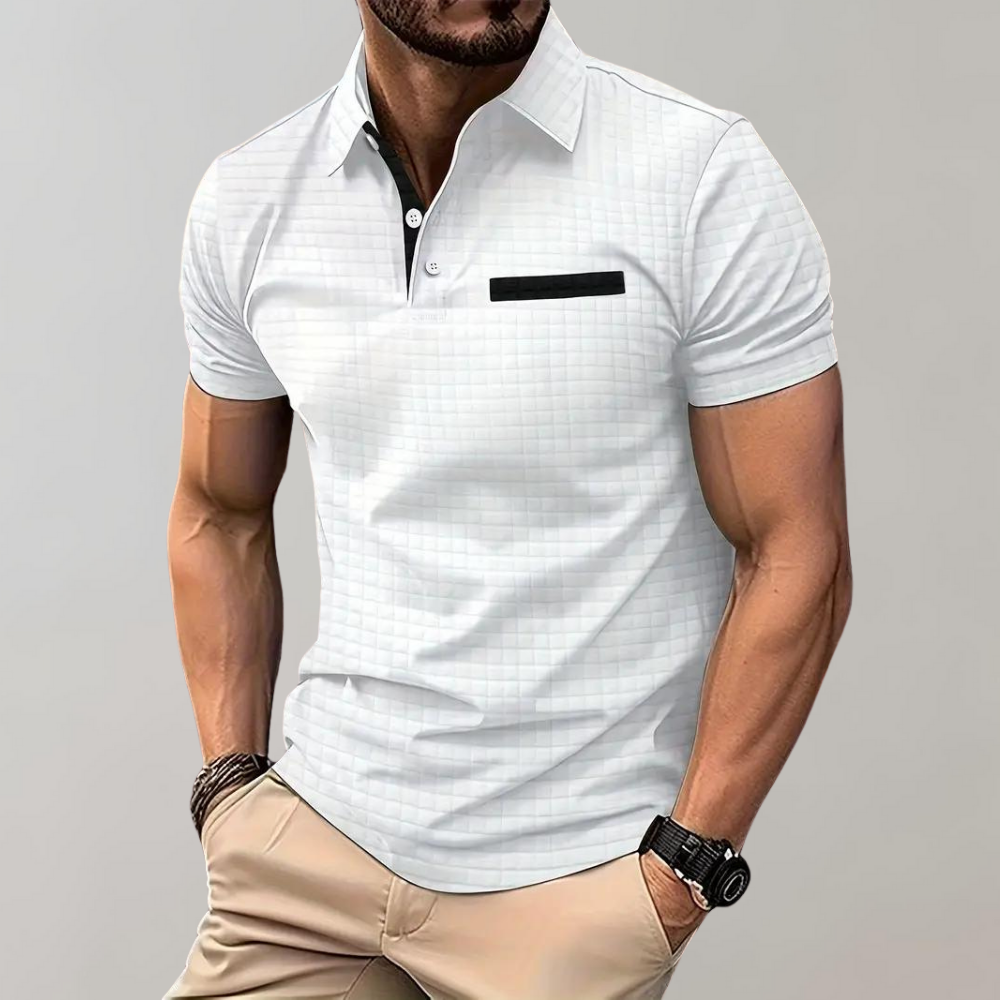 Elegantes Herren Poloshirt: Hochwertig, kurzarm & modisch. Ideal für stilvolle Freizeitoutfits im Sommerurlaub.