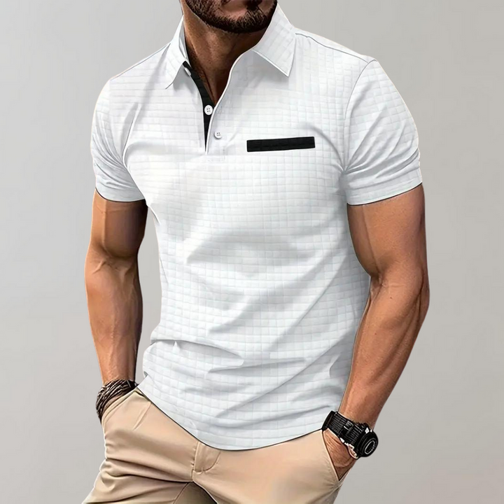 Elegantes Herren Poloshirt: Hochwertig, kurzarm & modisch. Ideal für stilvolle Freizeitoutfits im Sommerurlaub.