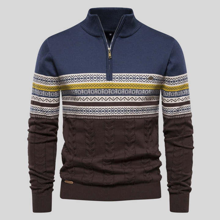 Modell trägt eleganten Herren Pullover mit Rundhals, Langarm, perfekt für Freizeit & stilvolle Männerkleidung.