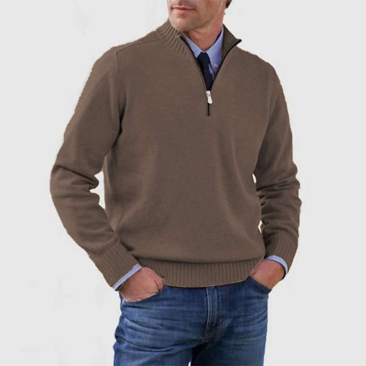 Schicker Herren Pullover mit Halbreißverschluss, Vorderansicht. Bequem, stilvoll & modern.