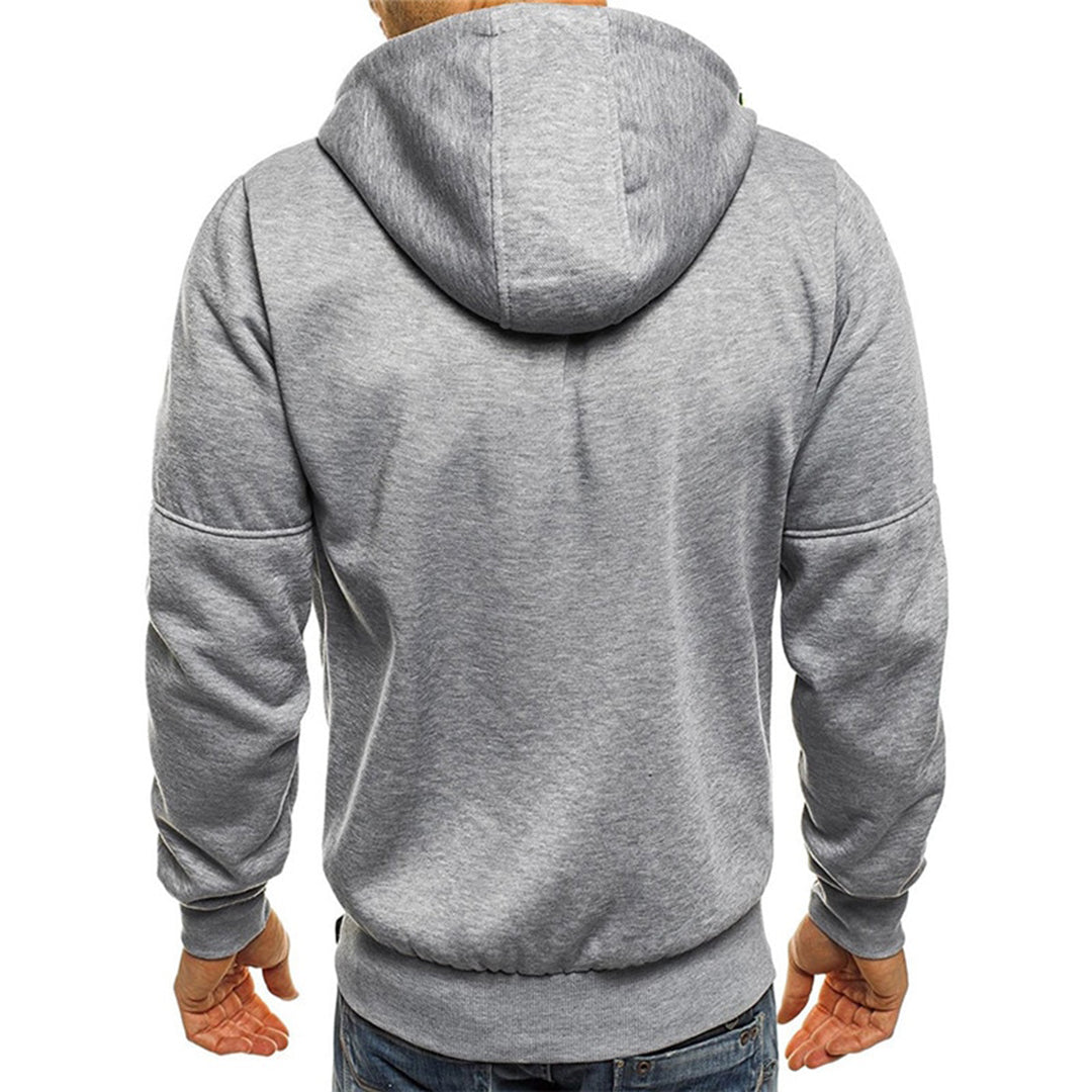 Grauer Herren Reißverschluss-Hoodie getragen von Modell. Komfortable Herrenmode für den Casual Look.