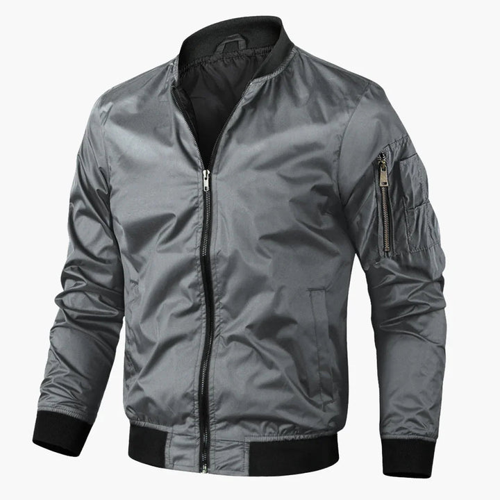 Herren Retro Bomberjacke als vielseitige Übergangsjacke für Männer in modernem Design.