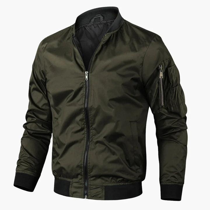 Trendige Herren Bomberjacke im Retro-Design, eine moderne Saisonjacke für stilbewusste Männer.