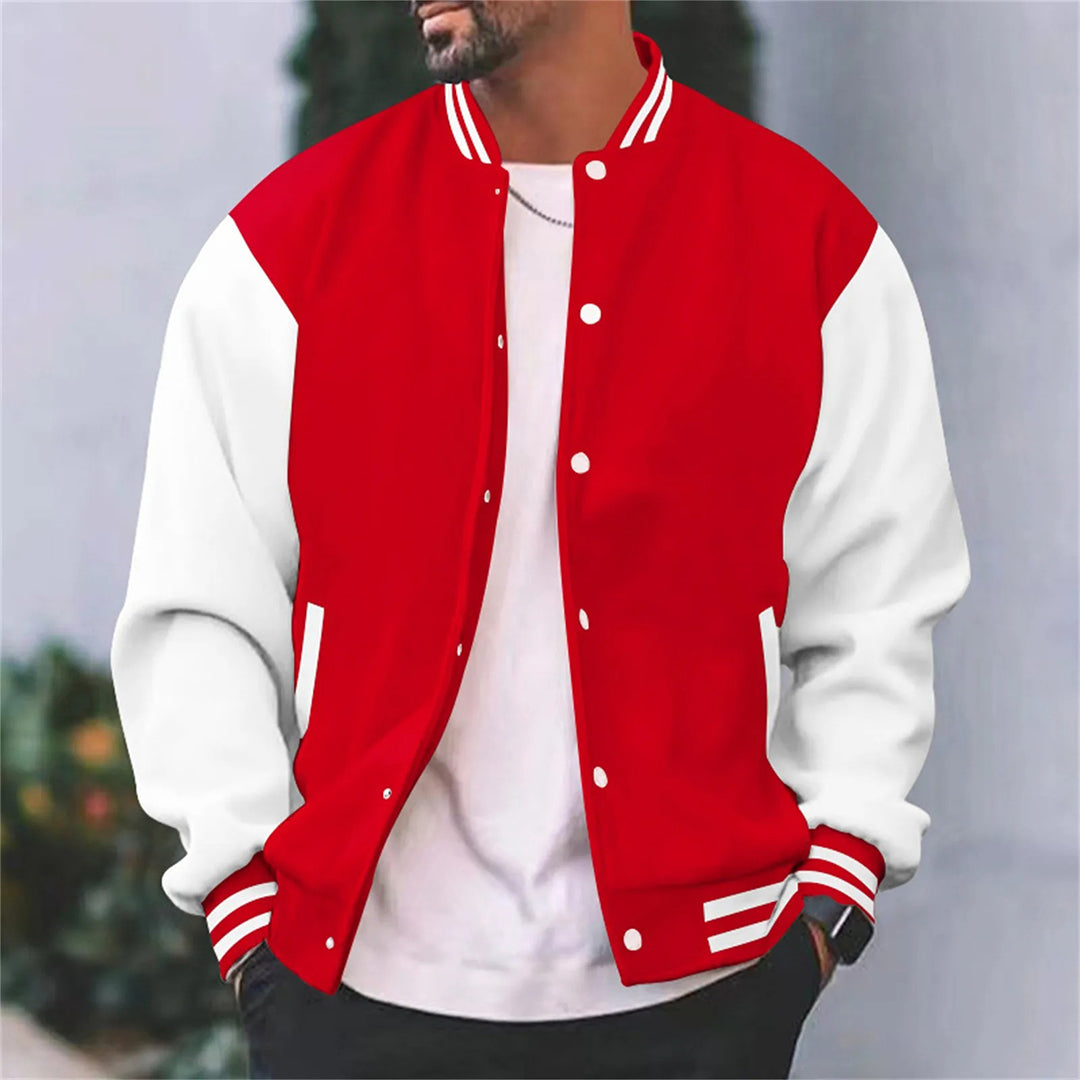 Lässige Herren Bomberjacke im sportlichen Varsity-Stil, von Model getragen; perfekte Retro-Jacke für den Alltag.