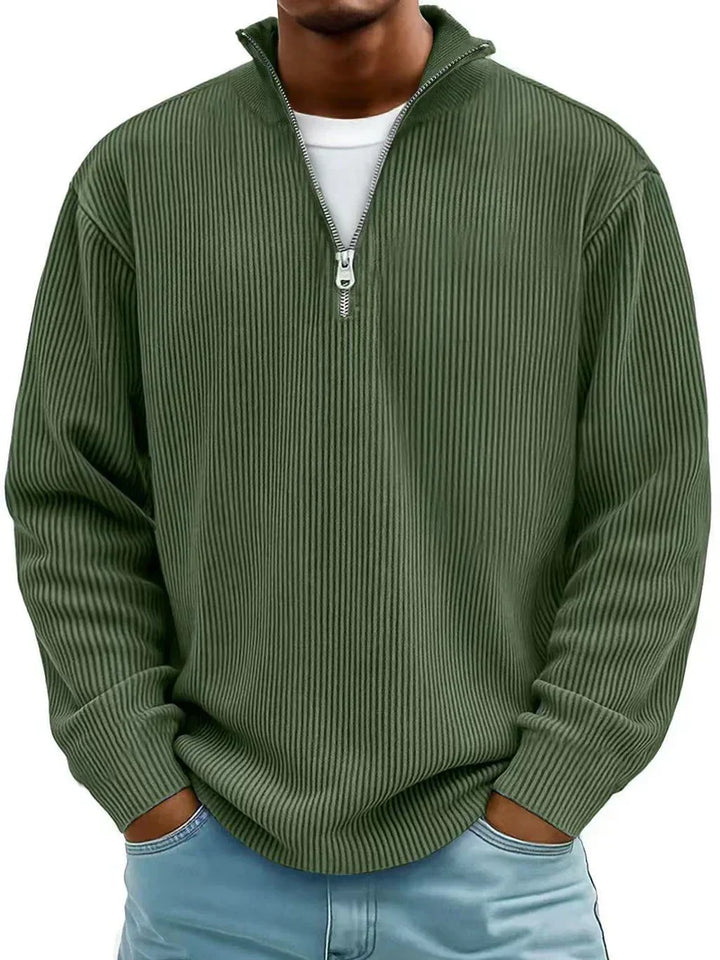 Eleganter Herren Pullover im Lagenlook mit Halb-Reißverschluss und feinem Rippstrick, ein Must-have für Herbstmode.