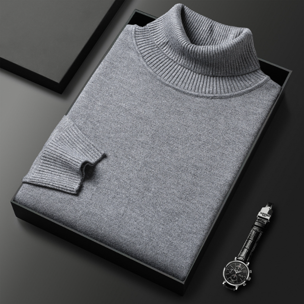 Mann trägt eleganten, langärmligen Herren Rollkragenpullover "Zuri". Stilvolle Herrenmode für Business im Winter.