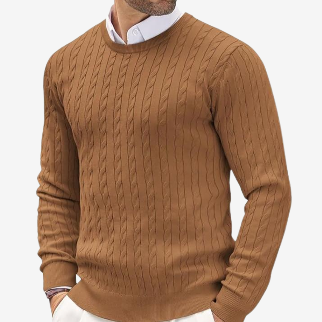 Vielseitiger Herren Rundhals Strickpullover mit Zopfmuster in Schwarz, ein Must-have für jede Frühlingsgarderobe.