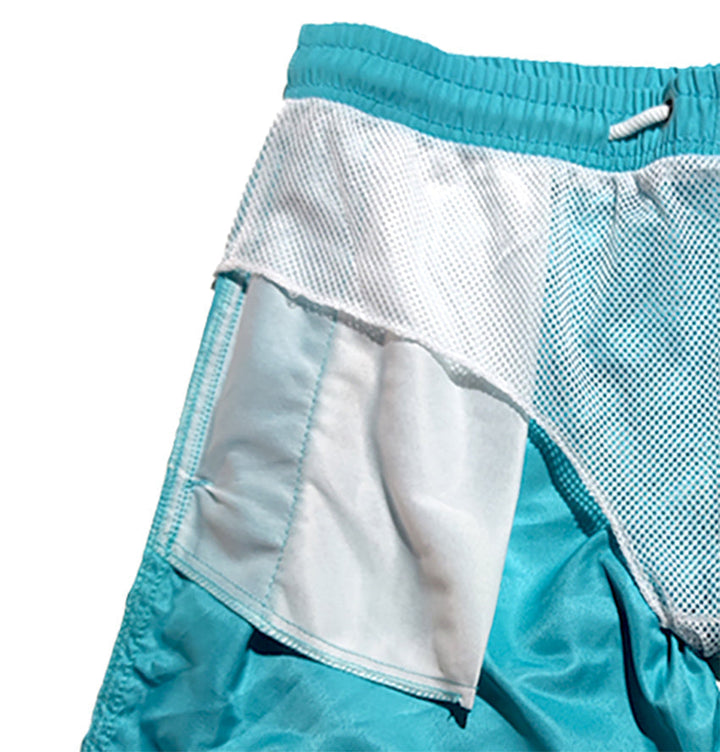 Moderne Herren Badehose für den Sommerurlaub. Schnelltrocknende Strandshorts.