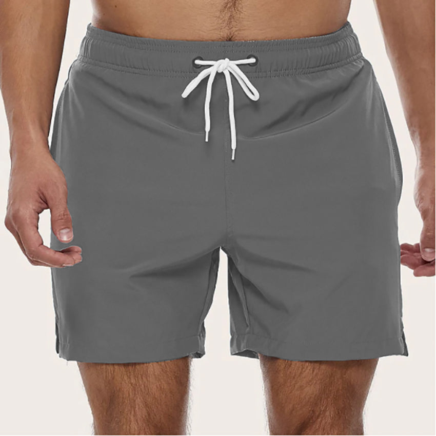 Stylische Herren Badehose, kurz geschnitten. Perfekt für den aktiven Sommer.