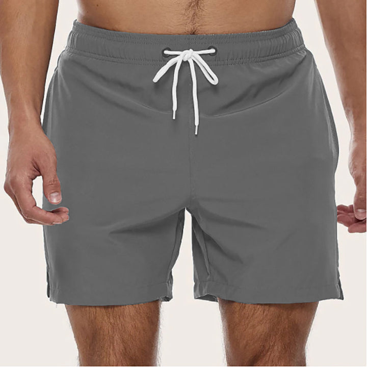 Stylische Herren Badehose, kurz geschnitten. Perfekt für den aktiven Sommer.