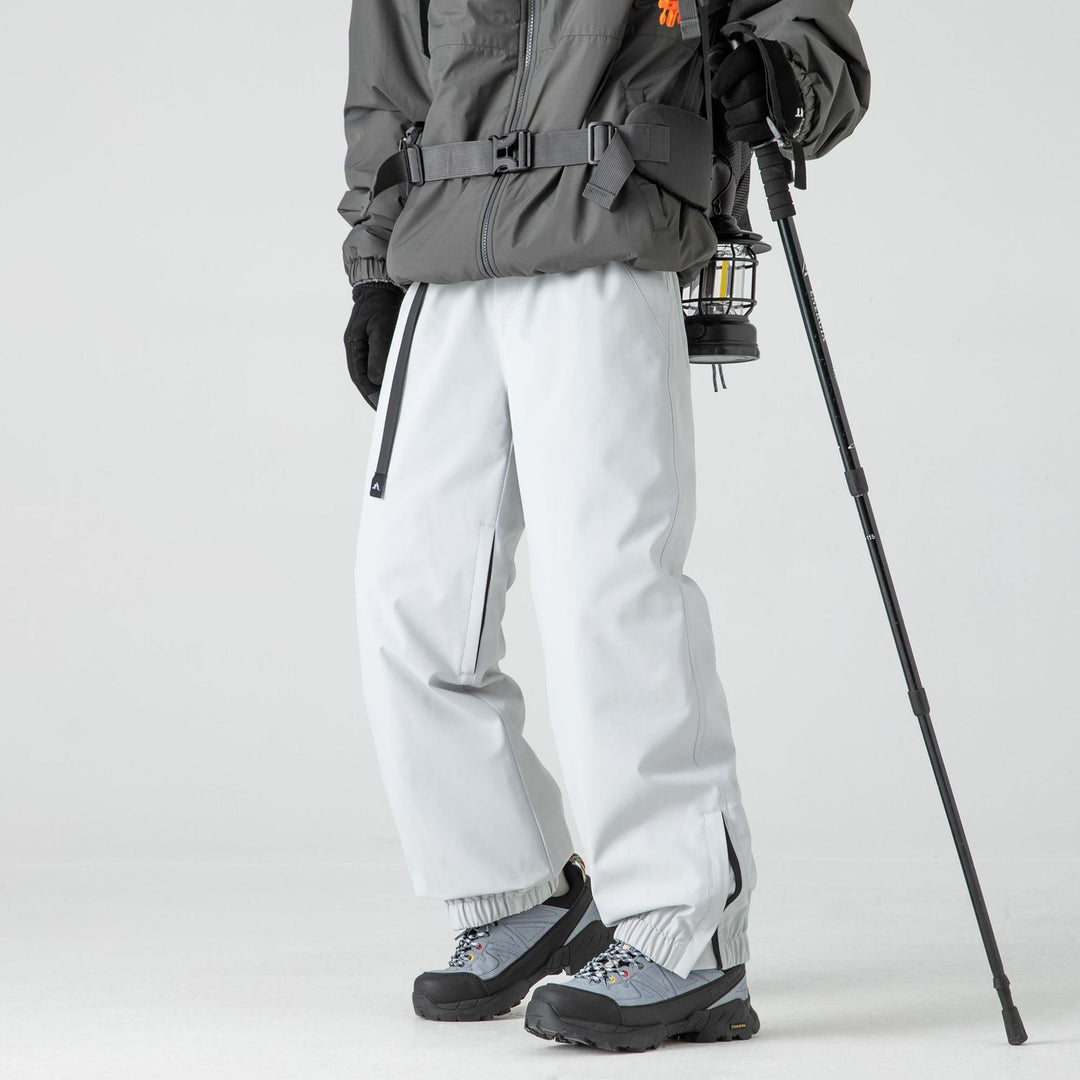 Wasserdichte Herren Outdoorhose mit Hardshell. Perfekt für Ski & Bergsport. Hält warm & trocken im Schnee.