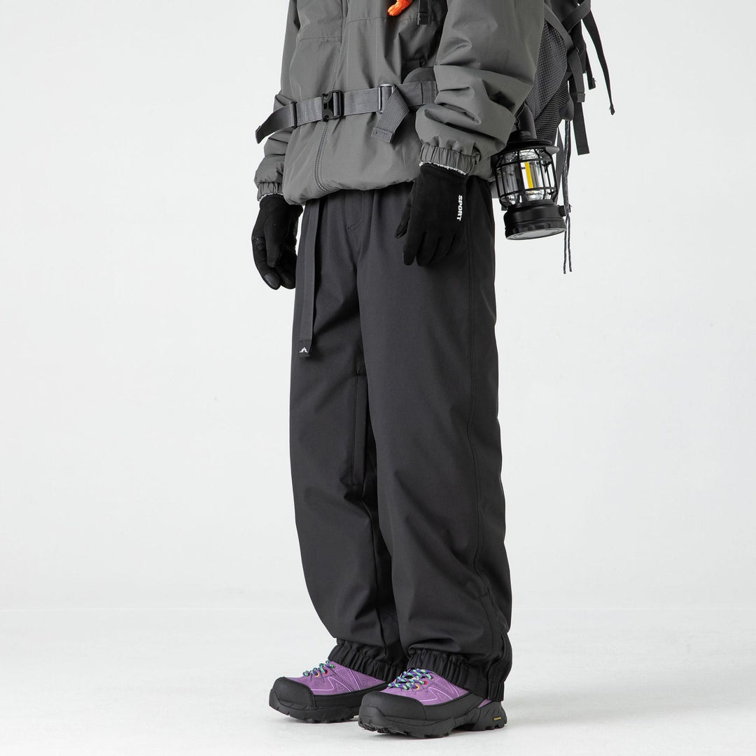 Funktionale Herren Sporthose (Hardshell) für Skifahrer. Atmungsaktiv & strapazierfähig für extreme Bedingungen.