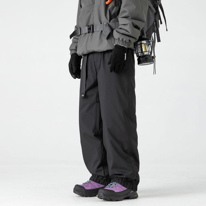 Funktionale Herren Sporthose (Hardshell) für Skifahrer. Atmungsaktiv & strapazierfähig für extreme Bedingungen.