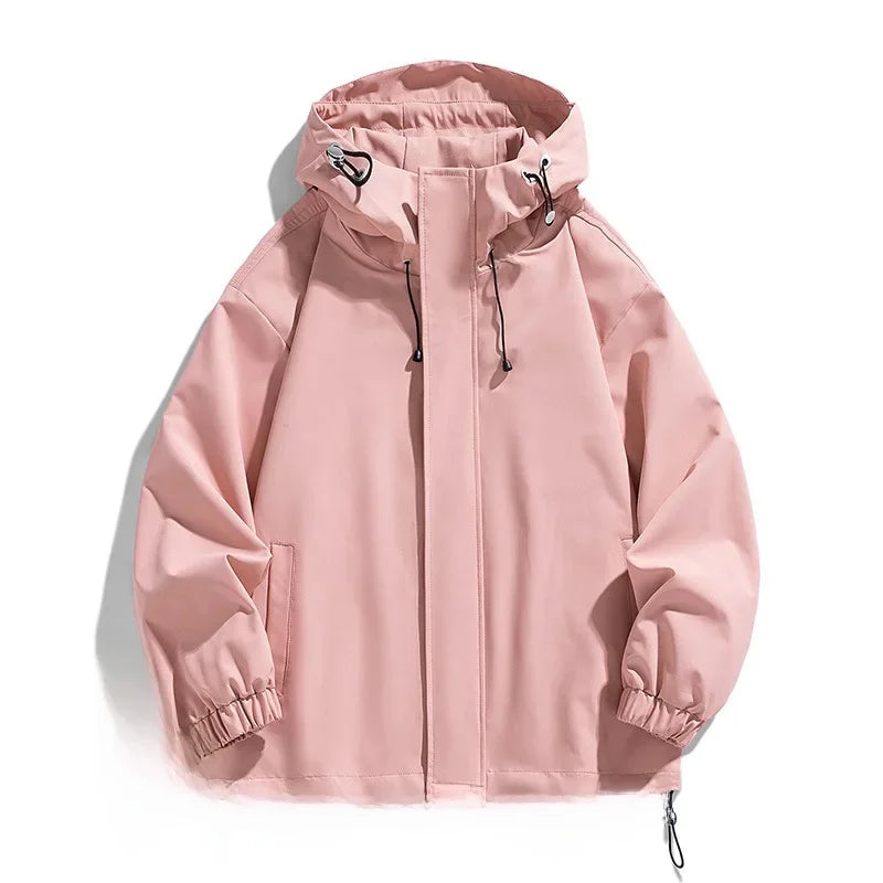 Modische Herren Skijacke, Übergröße, mit Kapuze. Warme, wetterfeste Outdoorjacke für Wintersport.