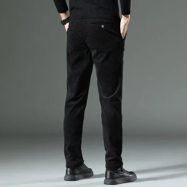 Moderne Herren Slim Fit Chino Cordhose, vielseitig für Alltag, Herbst & Wintermode.